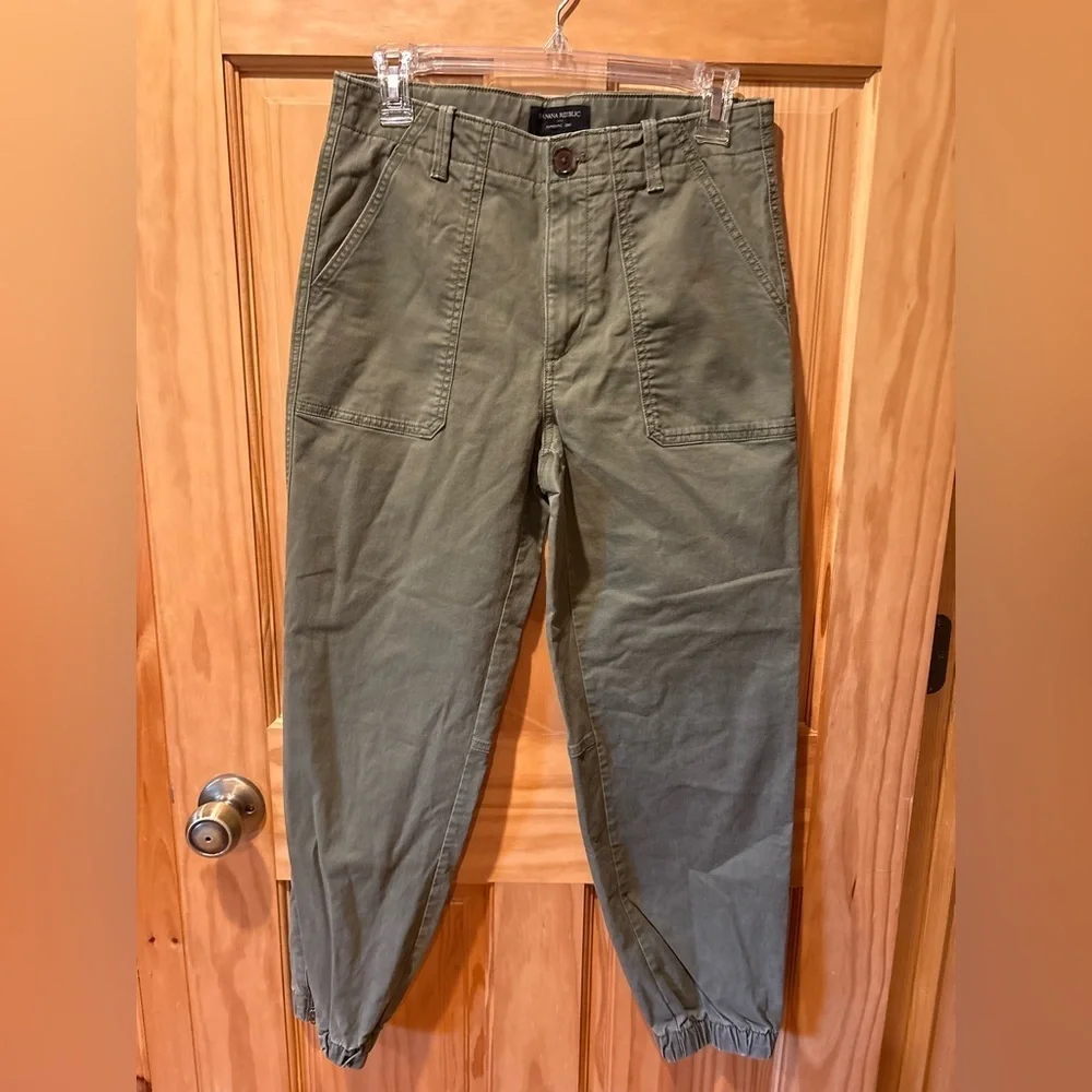 Banana Republic Authentic Chino women’s size 4